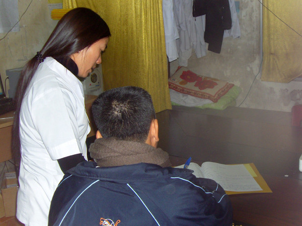 18h40’ ngày 11-12, người thân làm thủ tục xuất viện cho ông Thắng