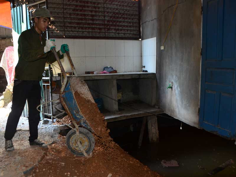 Hố lún được lấp đi