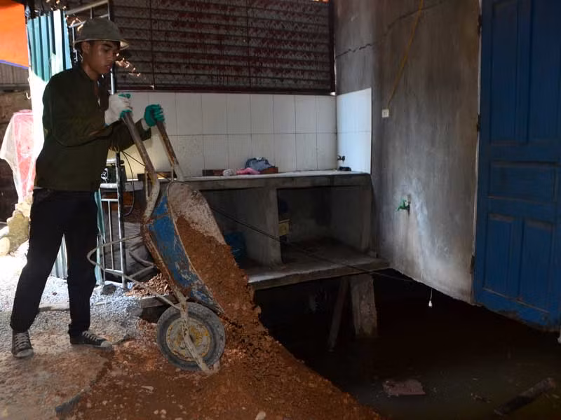 Hố lún được lấp đi