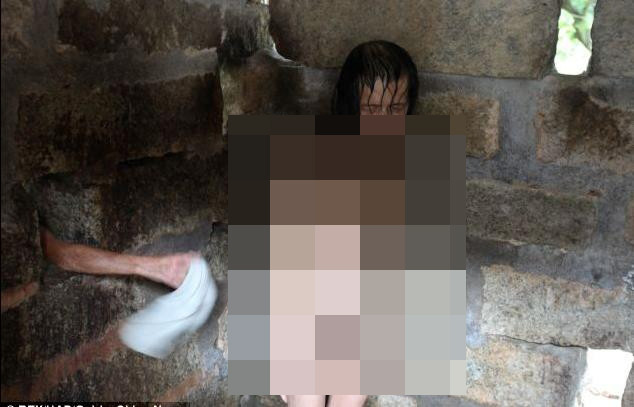 Ông bà cho rằng, nhốt con trai trong phòng để không bị người ngoài quấy rầy khi biết người này có vấn đề về tâm thần 