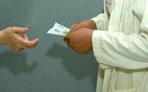 Có tới 88% các nhóm được khảo sát đều cho rằng, công chức bị suy thoái đạo đức