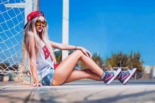 Vóc dáng nóng bỏng 'khó cưỡng' của bạn gái cũ sao trẻ Real ảnh 5