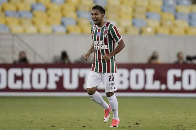 Tròn mắt trước siêu phẩm bàn thắng từ pha đá phạt góc ảnh 1