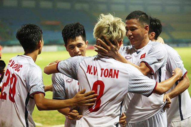 Văn Toàn ghi bàn, Việt Nam lần đầu tiên vào bán kết ASIAD ảnh 1