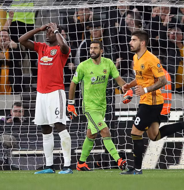 Liên tục 'gây họa', Paul Pogba bị CĐV M.U đuổi khỏi Old Trafford ảnh 3