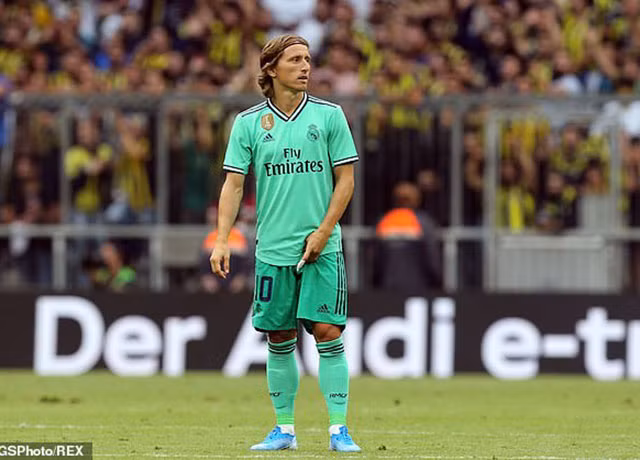 Real chi 'núi tiền', đánh đổi công thần để chiêu mộ Neymar ảnh 1