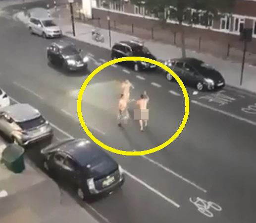 Tuyển Anh vào tứ kết World Cup, CĐV thoát y giữa đường ăn mừng ảnh 1