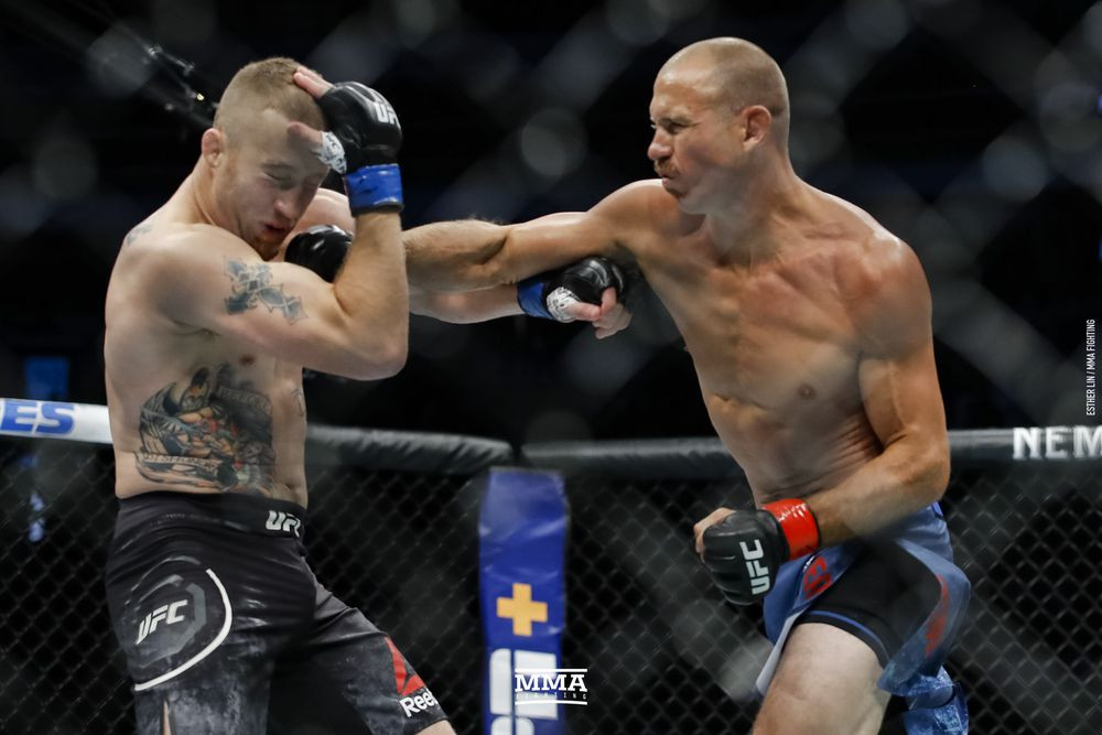 Võ sĩ Mỹ tung loạt đấm móc cực mạnh khiến ‘cao bồi' UFC ngã gục ảnh 1