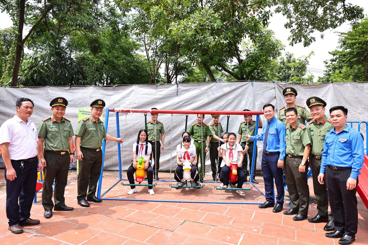 Các công trình, phần việc thanh niên ý nghĩa được thực hiện tại lễ ra quân Các công trình, phần việc thanh niên ý nghĩa được thực hiện tại lễ ra quân