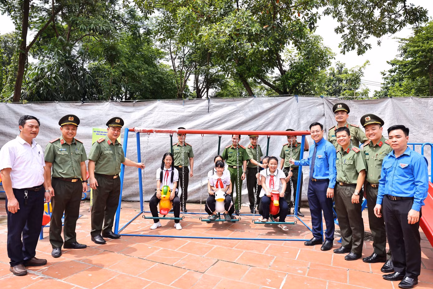 Các công trình, phần việc thanh niên ý nghĩa được thực hiện tại lễ ra quân Các công trình, phần việc thanh niên ý nghĩa được thực hiện tại lễ ra quân