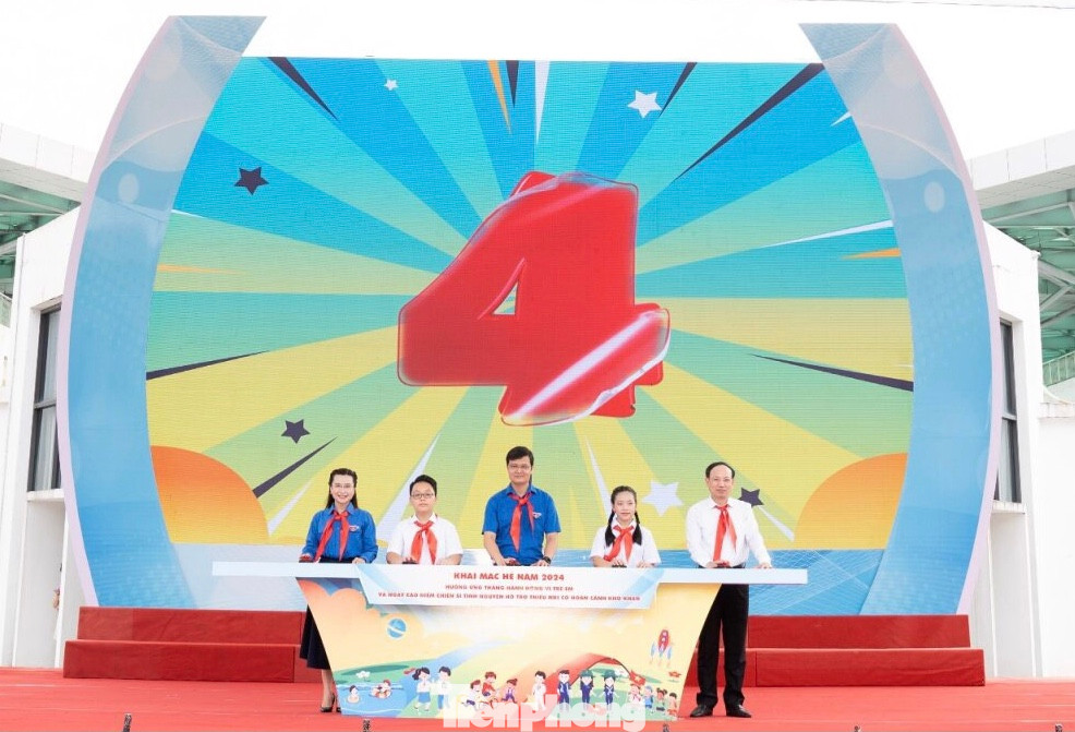 Các đại biểu thực hiện nghi thức khai mạc hè, hưởng ứng Tháng hành động vì trẻ em năm 2024 Các đại biểu thực hiện nghi thức khai mạc hè, hưởng ứng Tháng hành động vì trẻ em năm 2024