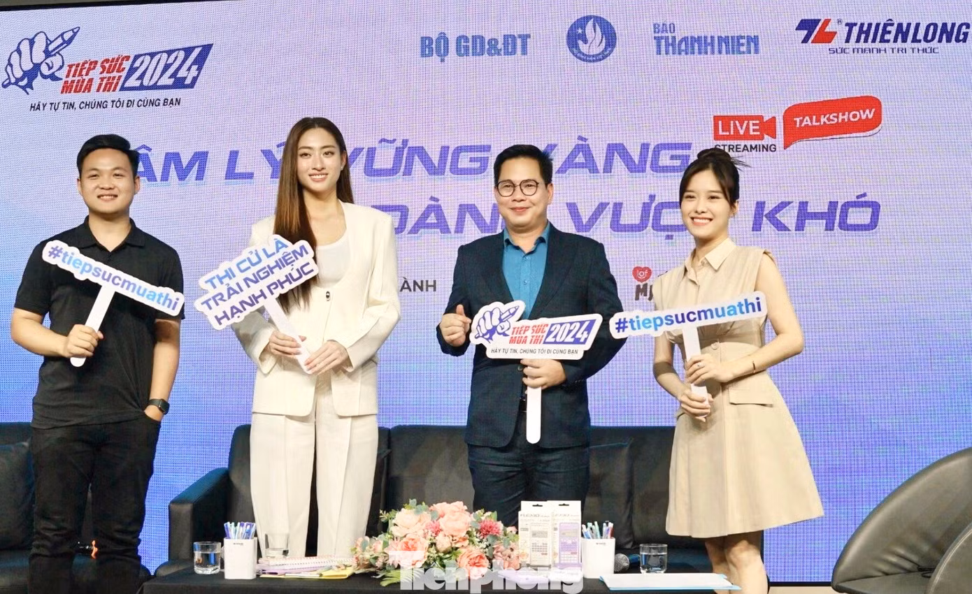 Siêu trí tuệ Việt Nam Hà Việt Hoàng, Hoa hậu Lương Thuỳ Linh và PGS.TS Trần Thành Nam (từ trái qua) tham gia talkshow tiếp sức mùa thi