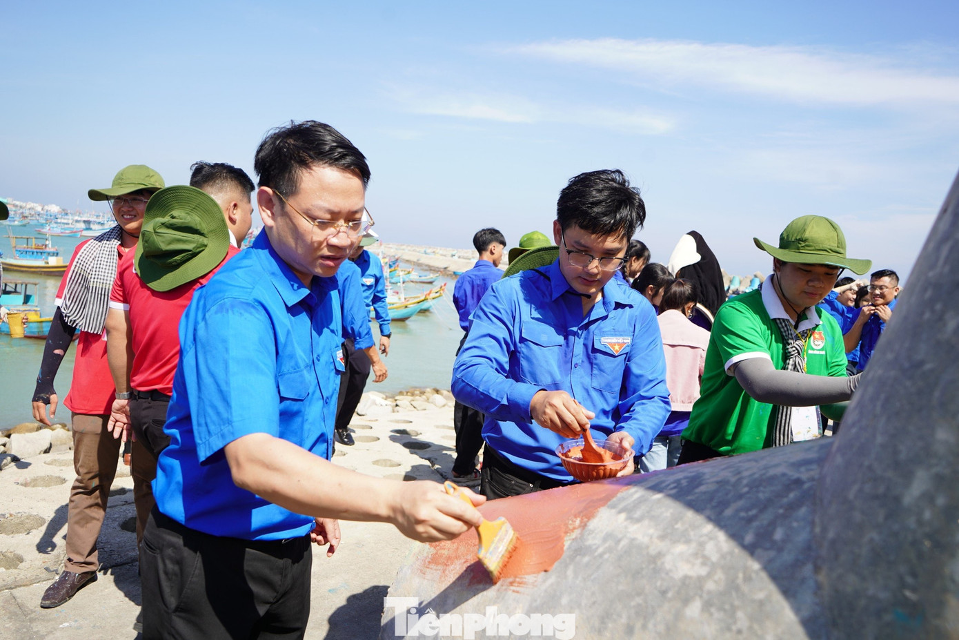 Tô điểm bờ kè biển đảo Phú Quý