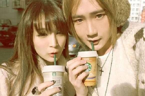 Cả 2 là BFF – Best friend forever và thường xuyên chụp hình cùng nhau