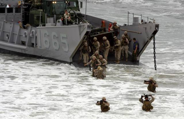 Lính thủy đánh bộ trong cuộc tập trận Mỹ-Nhật. Lính thủy đánh bộ trong cuộc tập trận Mỹ-Nhật