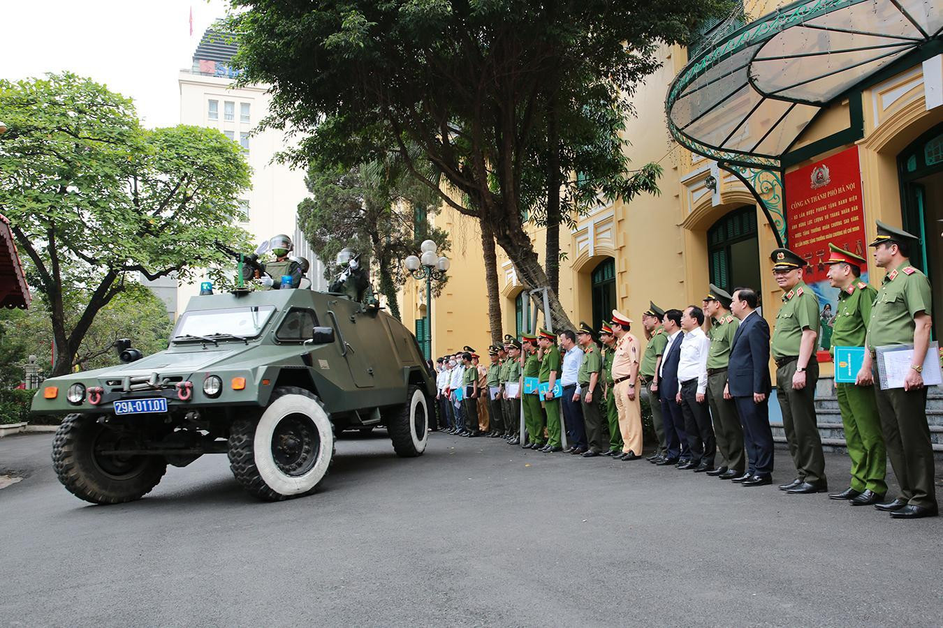 Theo đó, Công an Hà Nội sẽ huy động tối đa lực lượng, phương tiện; triển khai quyết liệt, đồng bộ các biện pháp, giải pháp nhằm bảo đảm tuyệt đối an ninh, an toàn cho sự kiện quan trọng sắp được diễn ra