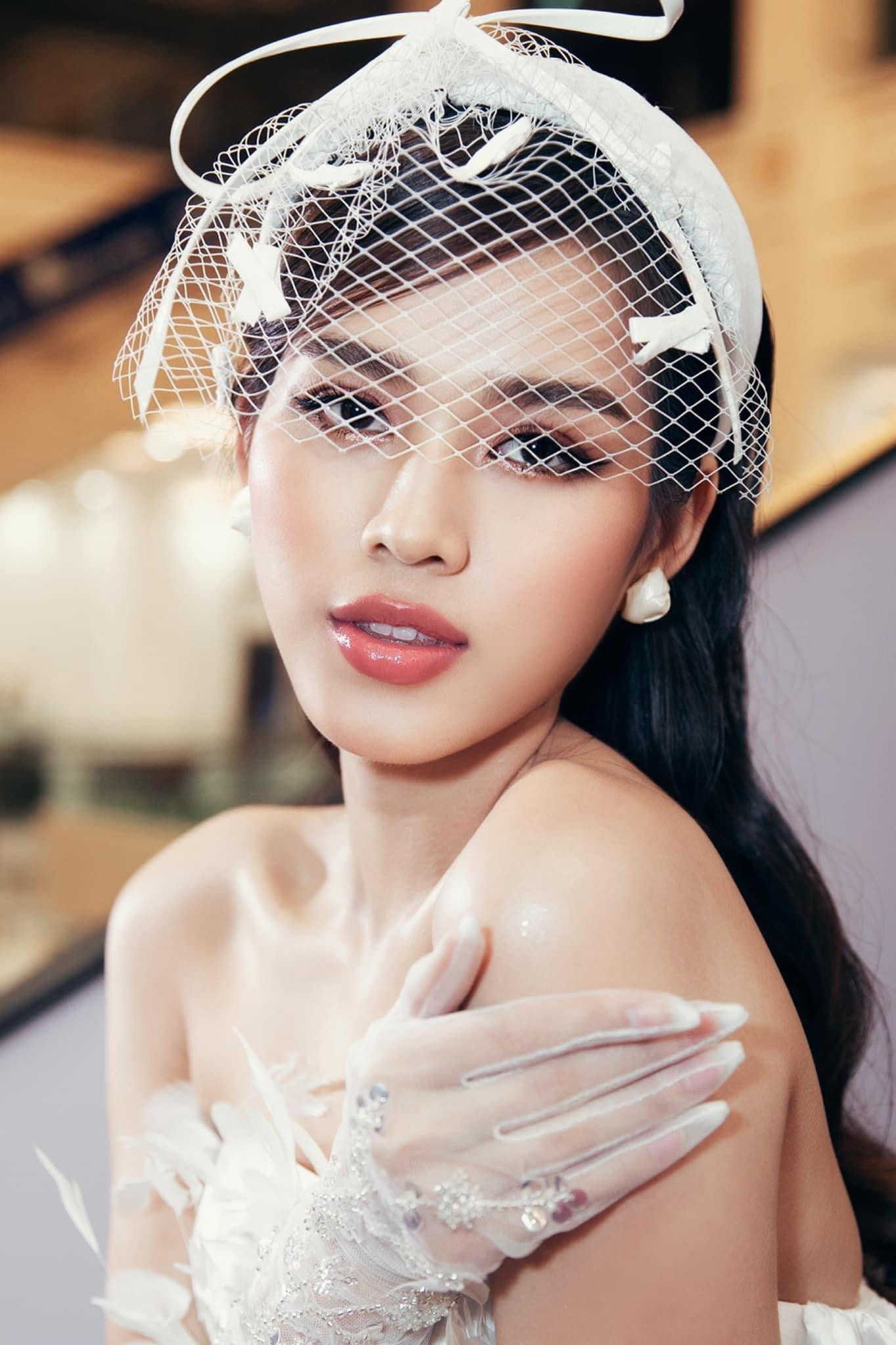 Có thể thấy sau thành tích lọt top 13 Miss World 2021, nhan sắc của người đẹp đã 'thăng hạng' rất nhiều.