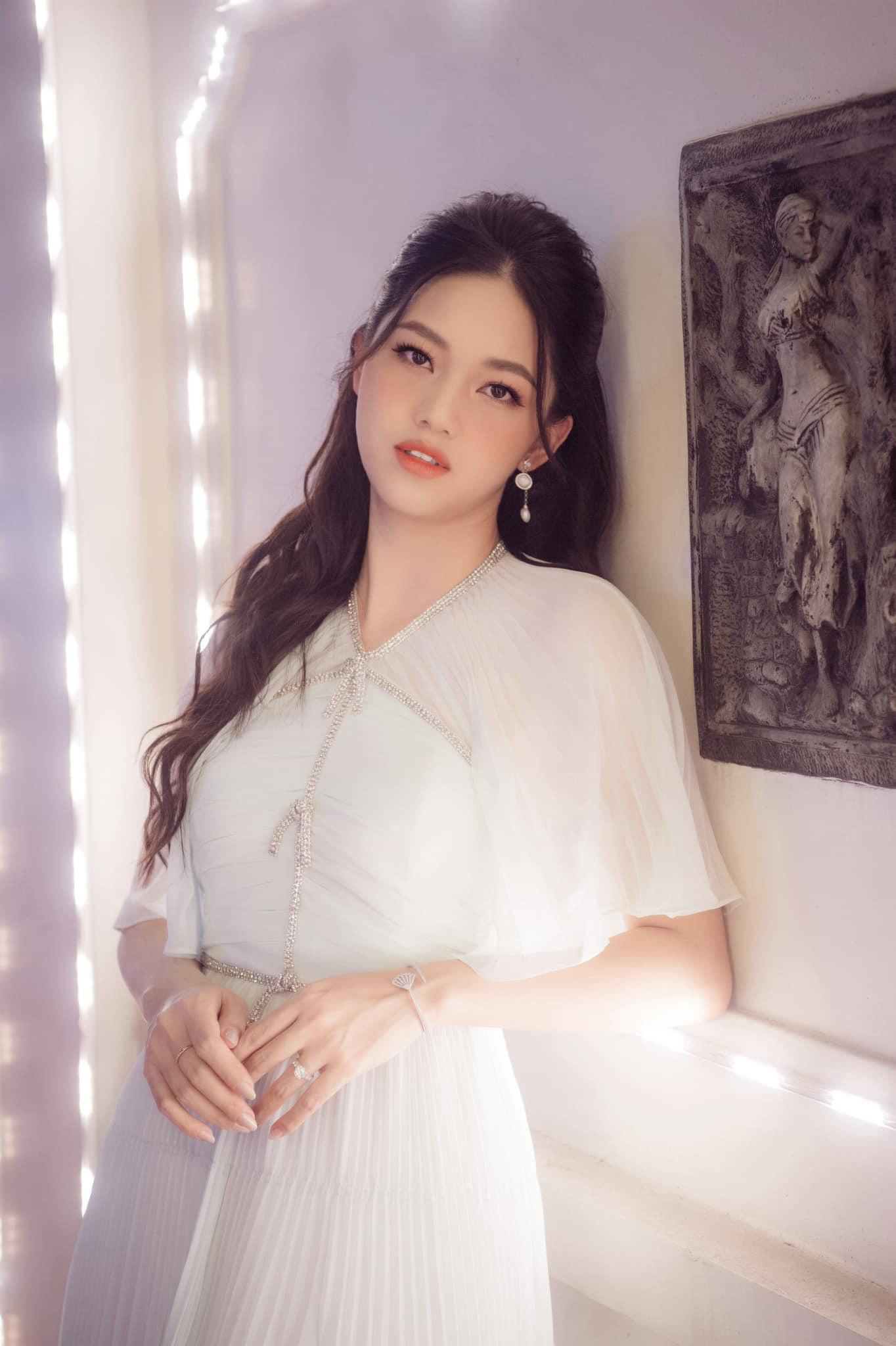 Sau kết hôn, Thanh Tú ít tham gia vào các sự kiện trong showbiz để tập trung vun vén hạnh phúc riêng. Cô chọn cuộc sống bình lặng, sinh con và tích cực hoạt động từ thiện. Dù không chia sẻ nhiều với truyền thông nhưng qua những hình ảnh được Thanh Tú đăng tải trên trang cá nhân cũng hé lộ ít nhiều về cuộc sống hạnh phúc của Á hậu xinh đẹp.