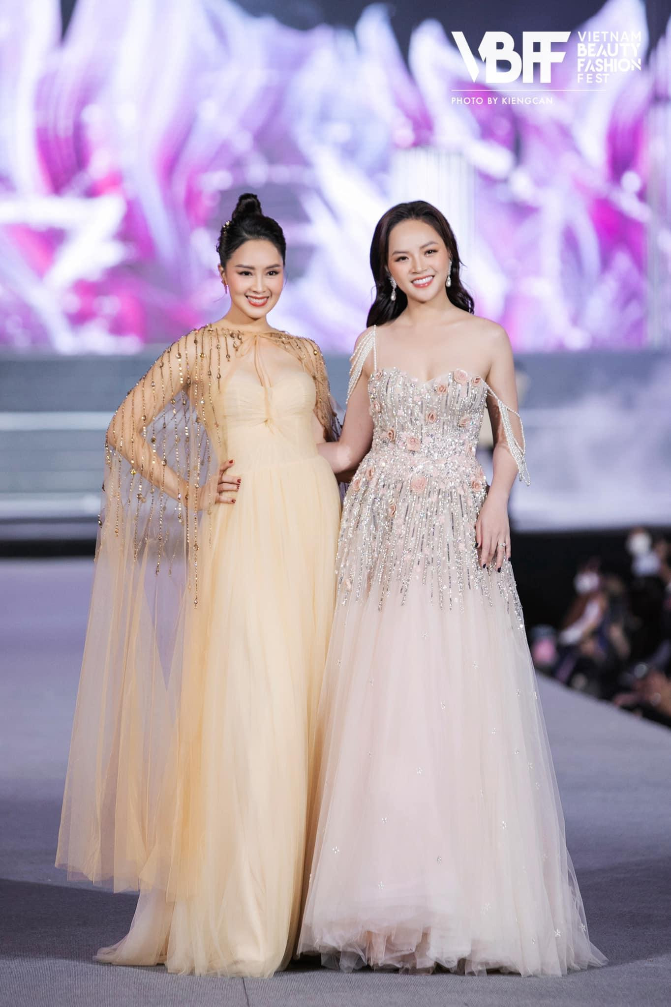 Xuất hiện trong sự kiện bên lề của cuộc thi Miss World 2022 mới đây, Hồng Diễm khiến fan sắc đẹp không khỏi xuýt xoa vì quá đỗi xinh đẹp, quyến rũ.
