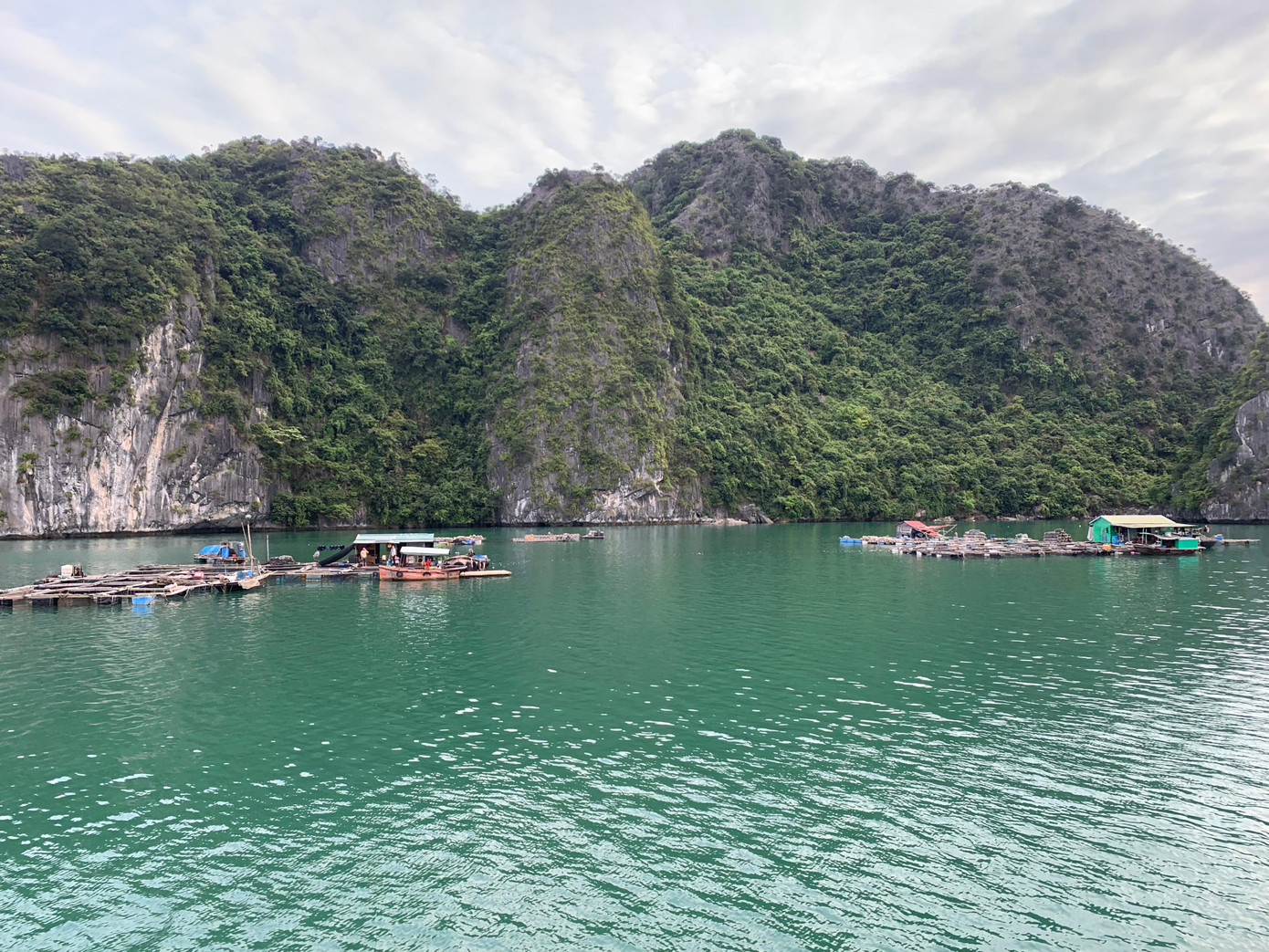 Vịnh Lan Hạ Cát Bà- “đảo ngọc thiên đường” của Hải Phòng.