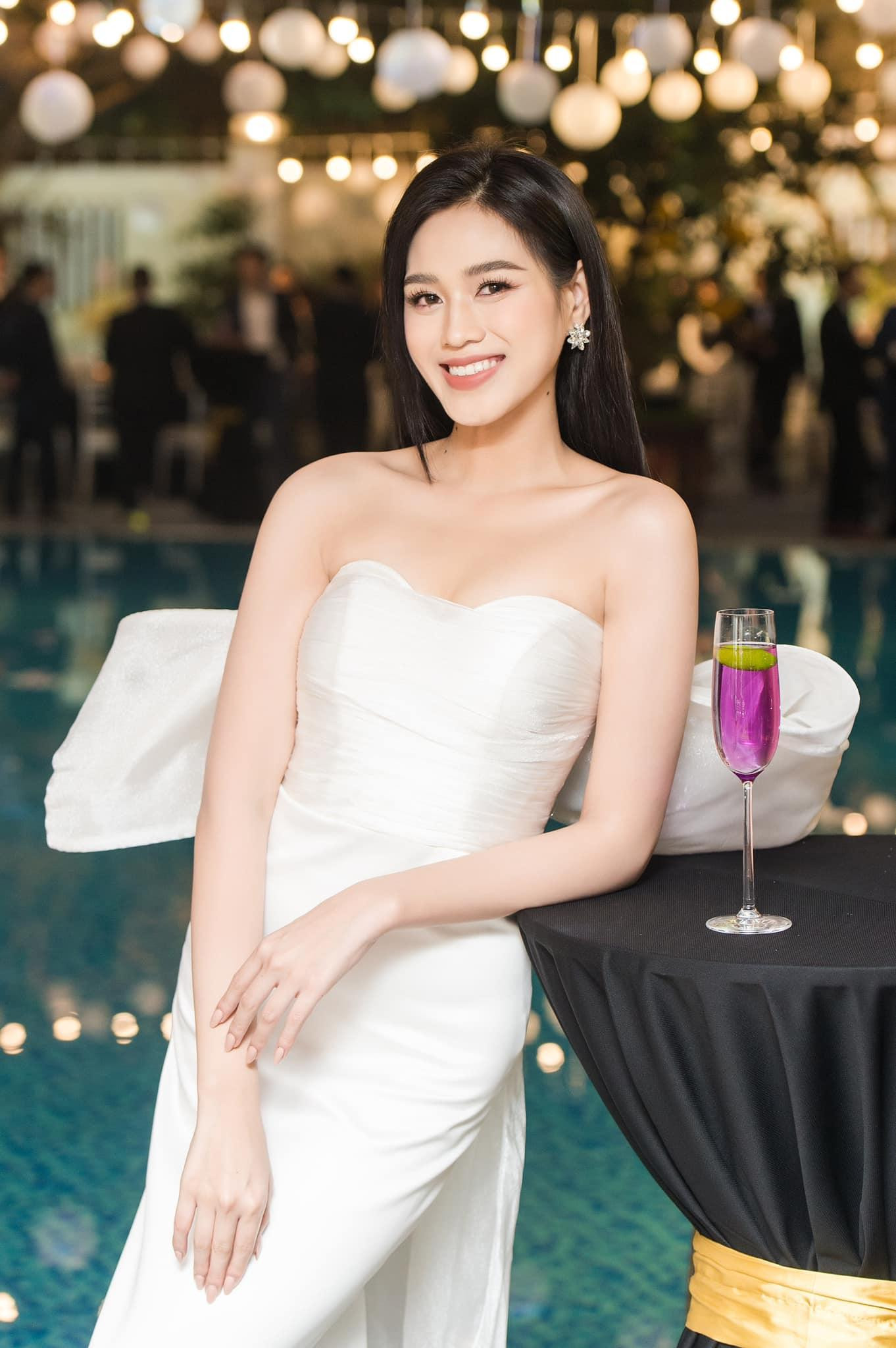 Có thể thấy sau Miss World 2021, Đỗ Thị Hà đã thực sự trưởng thành cả về nhan sắc lẫn thần thái, phong cách. Các fans cũng rất mong chờ người đẹp sẽ tiếp tục toả sáng trong thời gian tới.