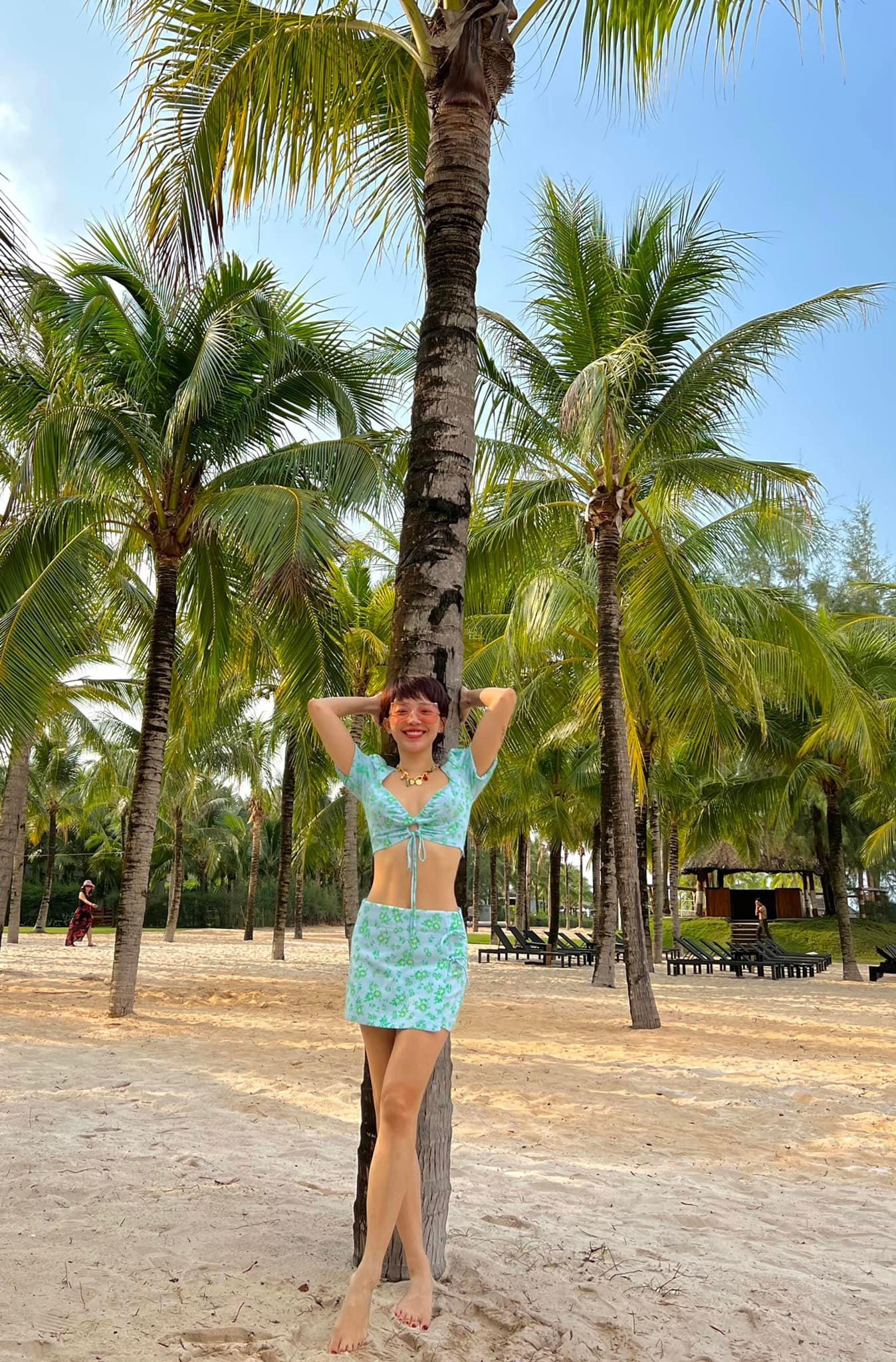 Nhờ có chế độ ăn hợp lý và chăm chỉ tập thể dục mỗi ngày, Tóc Tiên duy trì được vóc dáng vô cùng khỏe khoắn, cơ bụng số 11 lộ rõ, không chút mỡ thừa. Nhờ có chế độ ăn hợp lý và chăm chỉ tập thể dục mỗi ngày, Tóc Tiên duy trì được vóc dáng vô cùng khỏe khoắn, cơ bụng số 11 lộ rõ, không chút mỡ thừa.