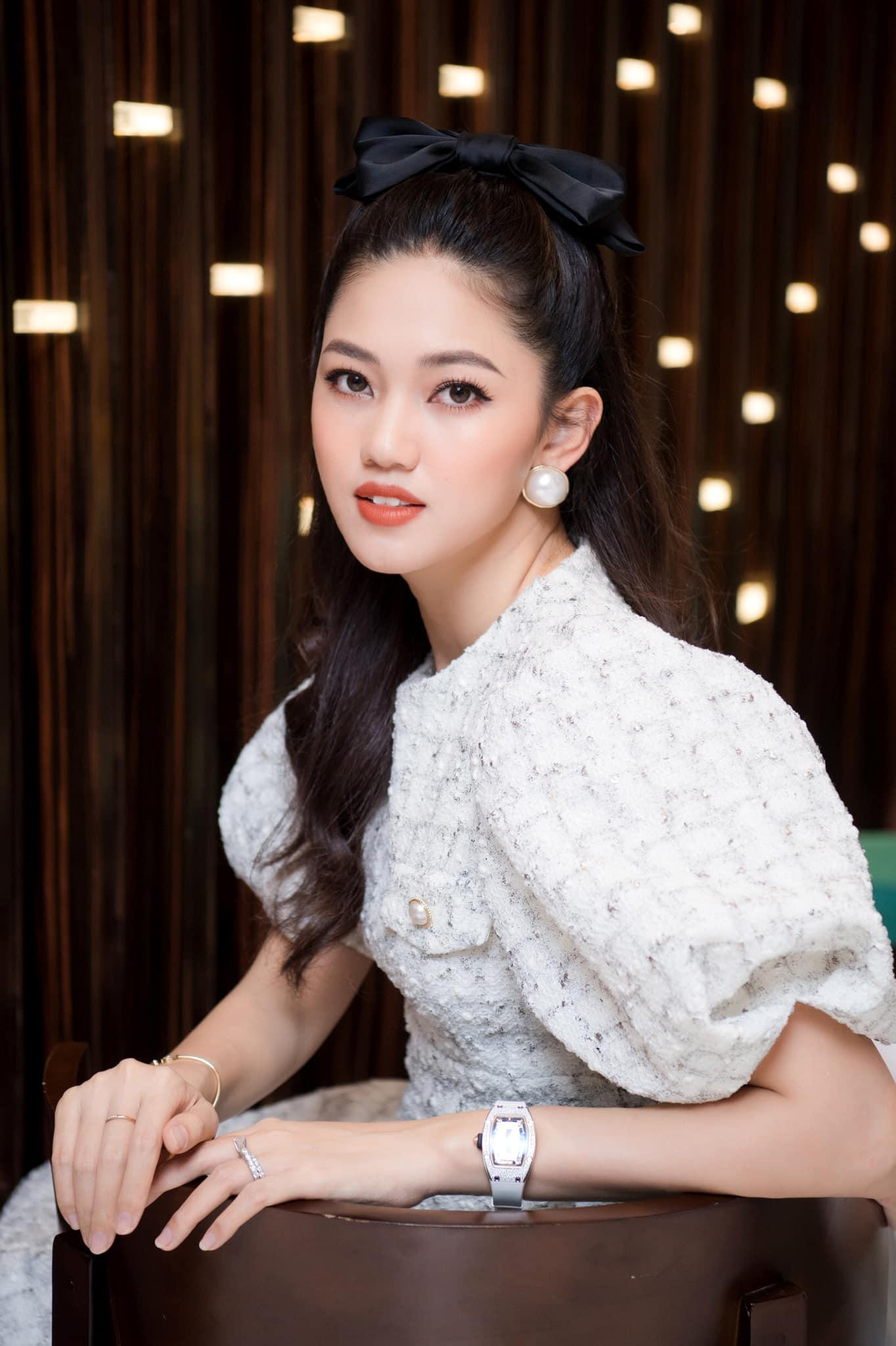 Dù đã là mẹ hai con nhưng Thanh Tú vẫn sở hữu thân hình thon gọn, thần thái sang chảnh khiến nhiều người không khỏi trầm trồ và ghen tị.