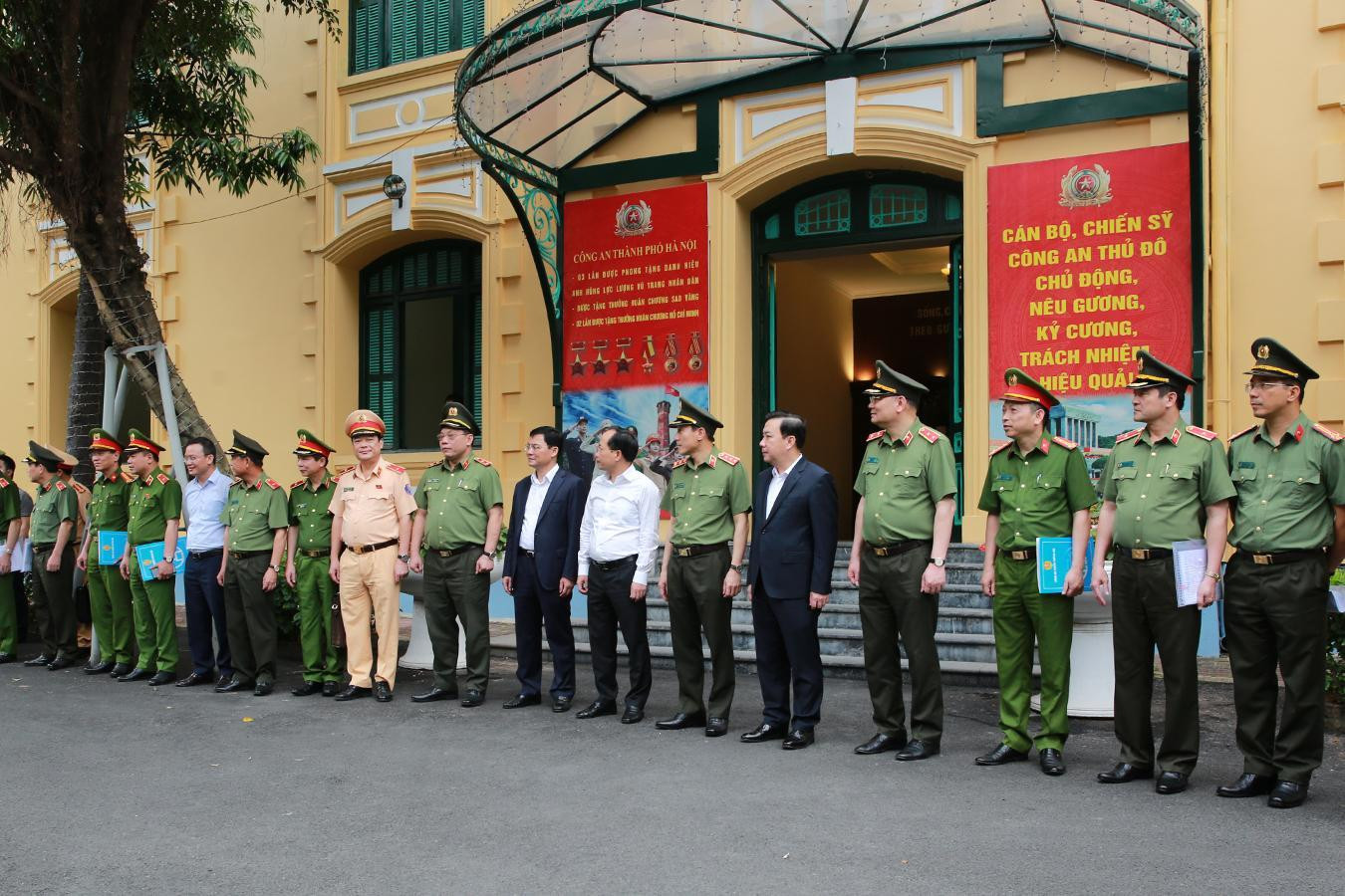 Lễ ra quân Thực hiện các phương án đảm bảo ANTT, bảo vệ Đại hội thể thao Đông Nam Á lần thứ 31 dưới sự chứng kiến của lãnh đạo Bộ Công an; UBND TP Hà Nội; các Bộ, ngành liên quan và lãnh đạo Công an TP Hà Nội