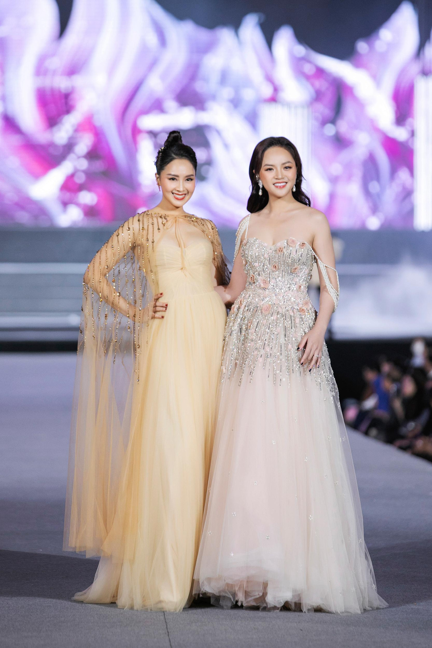 Dù gần 2 năm không xuất hiện trên màn ảnh nhỏ nhưng Hồng Diễm vẫn có sức hút đặc biệt với khán giả. Cô từng gây ấn tượng với vai diễn đại tiểu thư Minh Châu trong phim “Hướng dương ngược nắng”. Còn với Thu Quỳnh, vai diễn gần nhất của cô là Thy trong phim “Hương vị tình thân”.