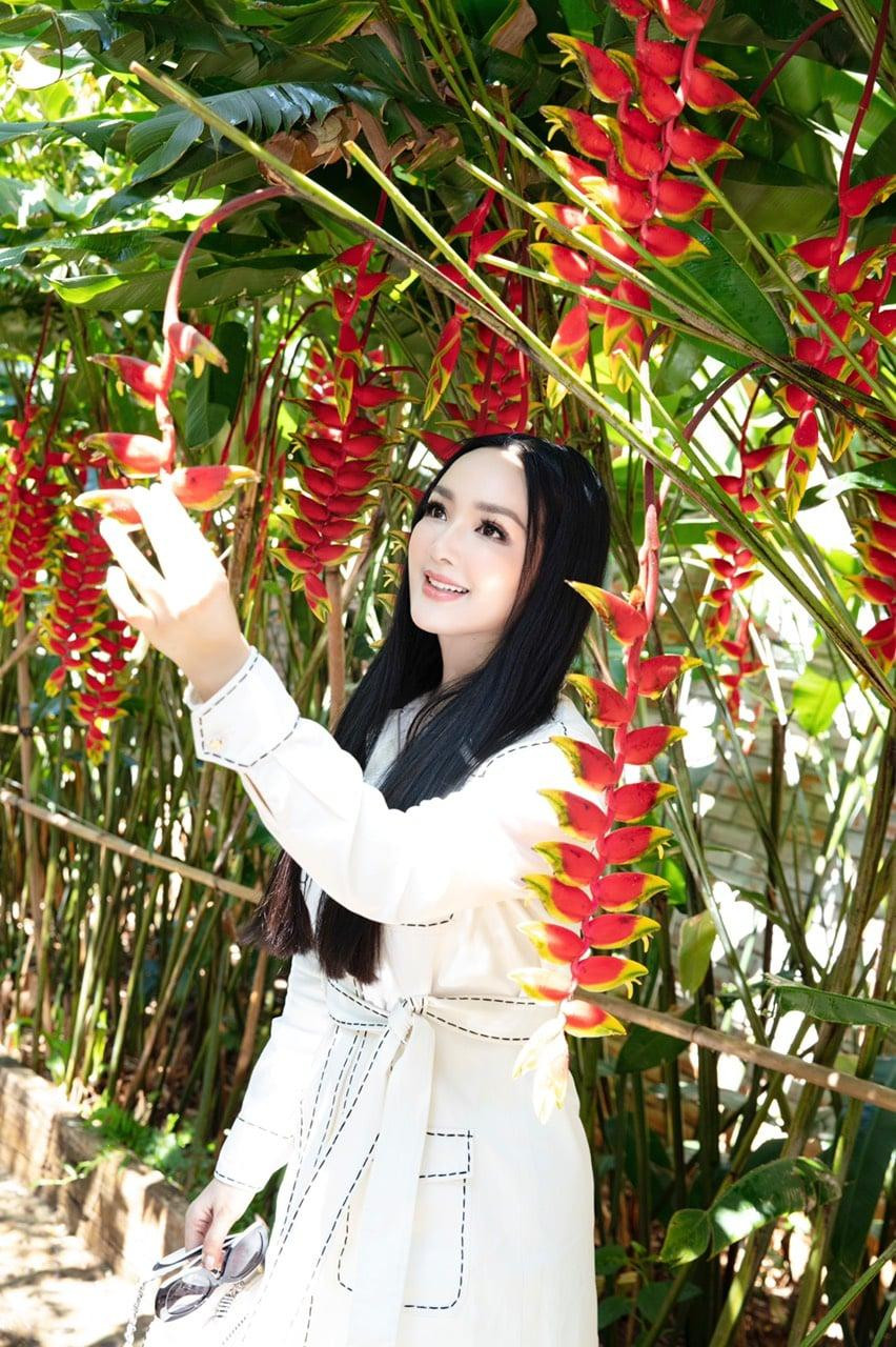 Với vẻ đẹp đậm chất Á Đông, Giáng My được mệnh danh là "Nữ hoàng ảnh lịch" thời đó.