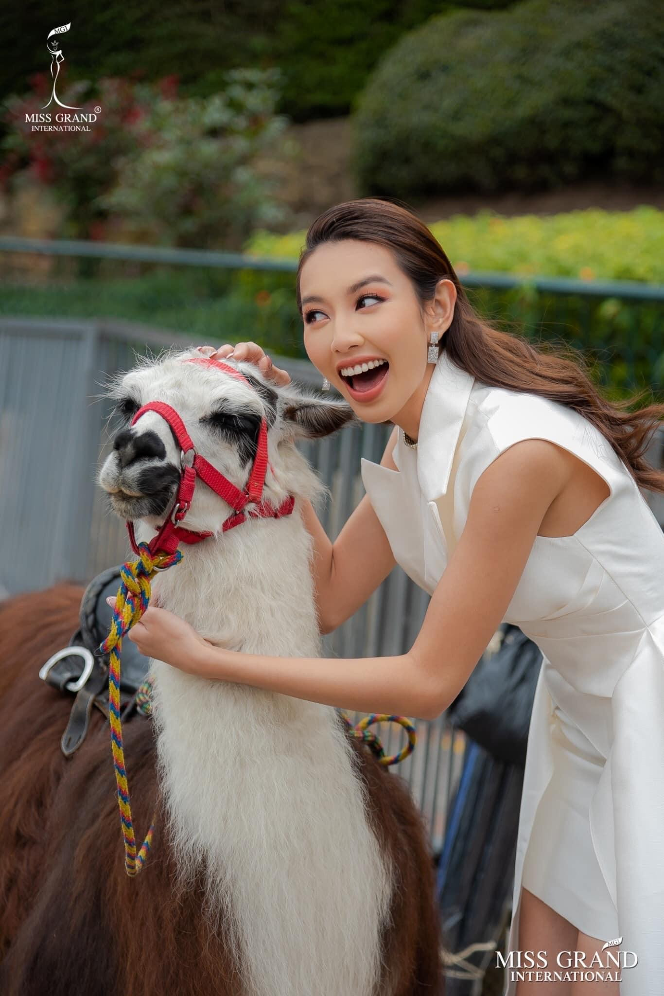 Có thể nói tại điểm dừng chân cuối trong chuyến công tác lần này, Thùy Tiên tiếp tục để lại ấn tượng đẹp với giới truyền thông về phong cách thời trang biến hoá vô cùng sành điệu của mình.