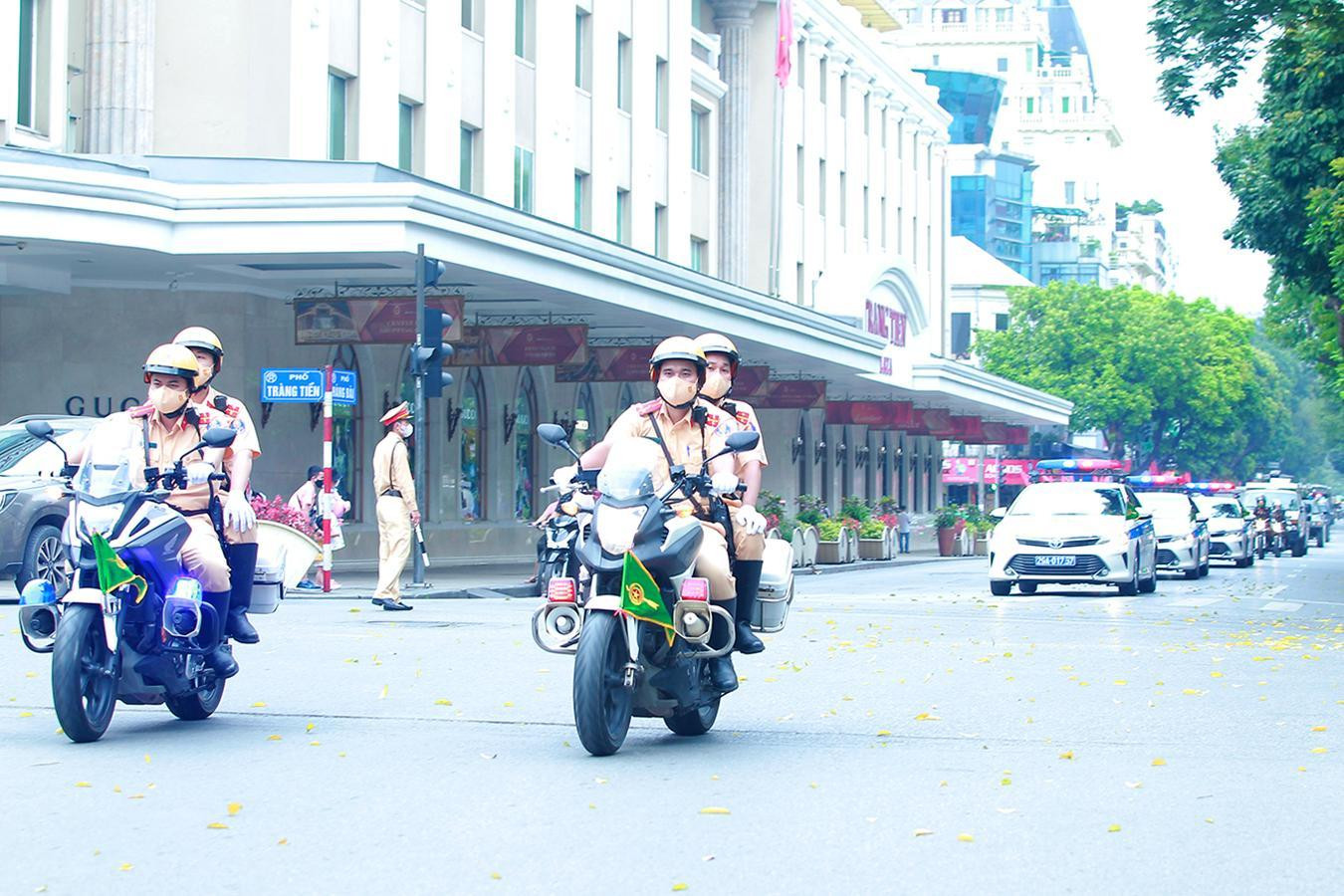 Lực lượng CSGT cũng xây dựng phương án tổ chức và bảo đảm trật tự, an toàn giao thông, dẫn đoàn trong thời gian diễn ra SEA Games 31, không để xảy ra ùn tắc, tai nạn giao thông nghiêm trọng ảnh hưởng đến các hoạt động của Đại hội