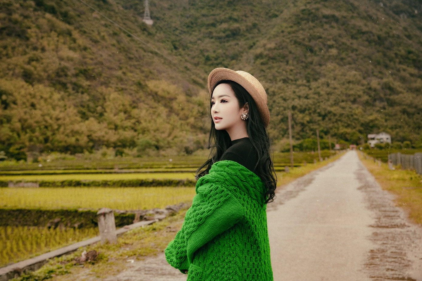 Nhan sắc trẻ trung đáng mơ ước của Hoa hậu Đền Hùng Giáng My.