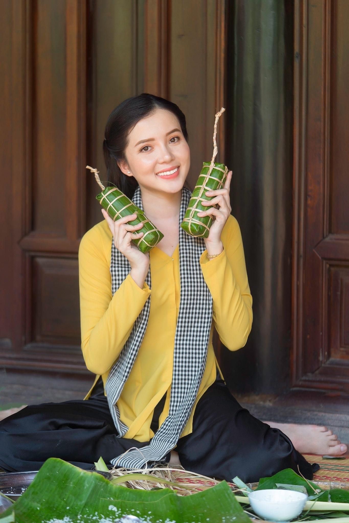 Năm nay, Huỳnh Thúy Vi tiếp tục được chọn là đại sứ Du Lịch Tp. Cần Thơ và Đại sứ Lễ hội gồm hai sự kiện lớn gồm “Liên hoan đờn ca tài tử quốc gia lần thứ III”, và lễ hội “Bánh dân gian Nam Bộ lần thứ IX". Năm nay, Huỳnh Thúy Vi tiếp tục được chọn là đại sứ Du Lịch Tp. Cần Thơ và Đại sứ Lễ hội gồm hai sự kiện lớn gồm “Liên hoan đờn ca tài tử quốc gia lần thứ III”, và lễ hội “Bánh dân gian Nam Bộ lần thứ IX".