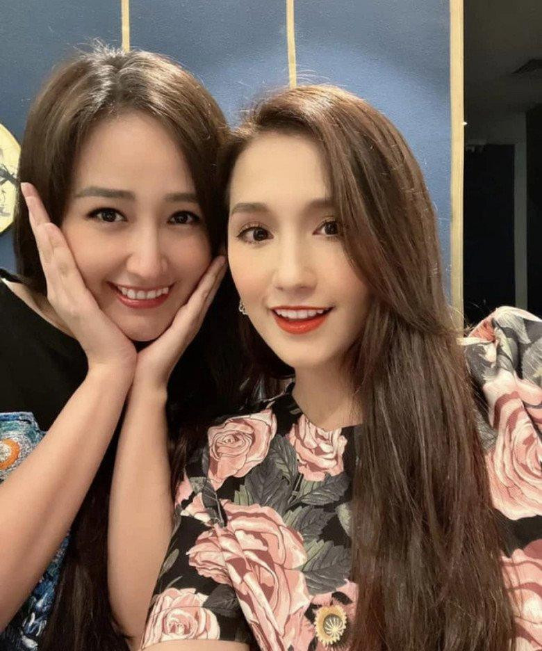 Hoa hậu Mai Phương Thúy và diễn viên Lã Thanh Huyền là chị em thân thiết trong showbiz. Mới đây, nàng hậu đăng tải ảnh chụp cùng đàn chị và ảnh riêng của Lã Thanh Huyền kèm dòng trạng thái: “Đẹp nhất châu Á luôn không?”.