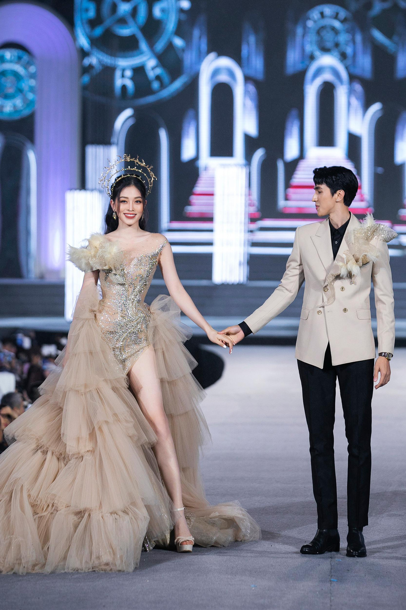 Vào ngày 13/2 vừa qua, Phương Nga đã nhận lời cầu hôn của Bình An. Hiện, công chúng đang rất mong chờ một cái kết viên mãn cho cặp đôi 'tiên đồng ngọc nữ' này.