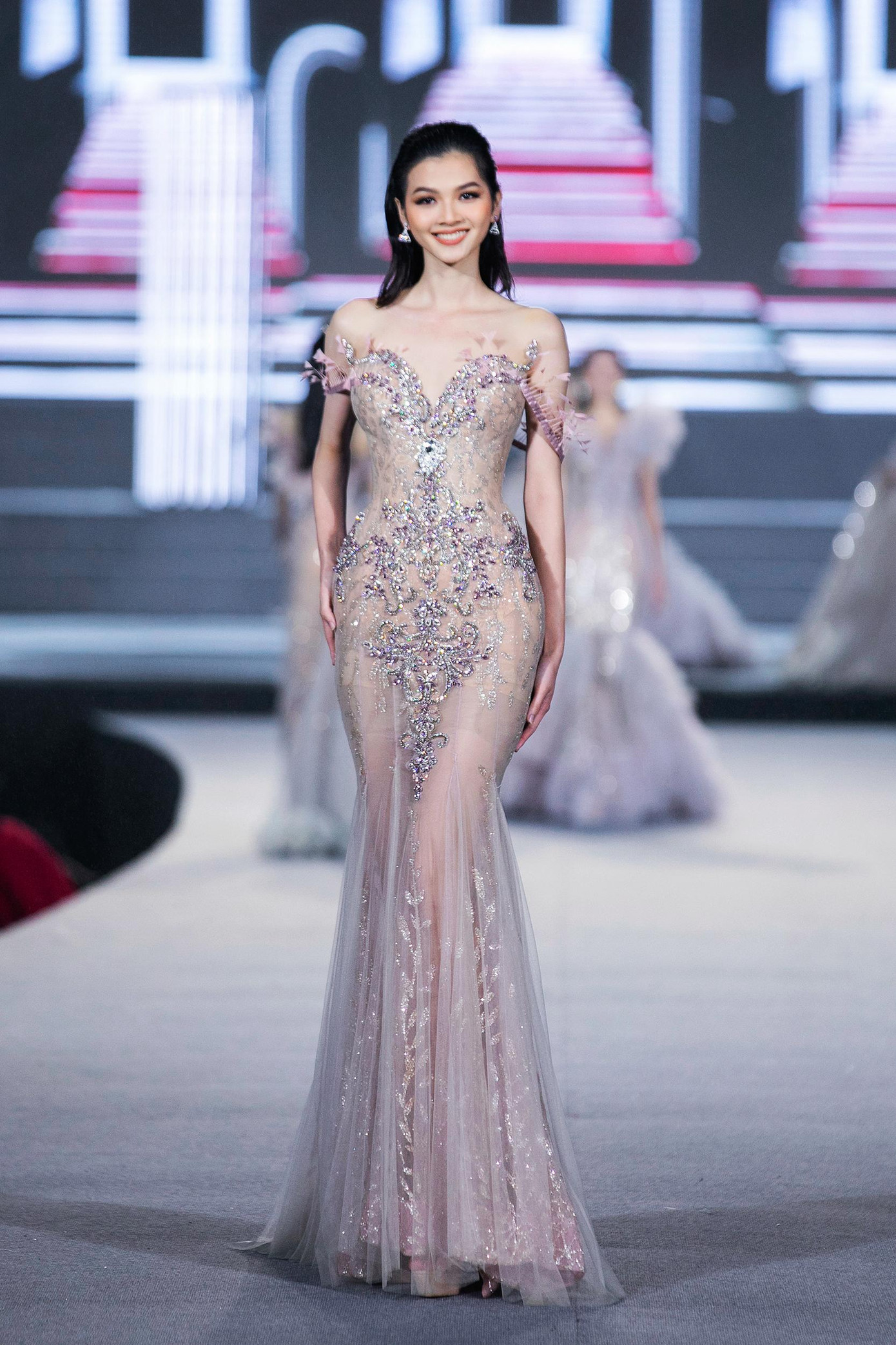 Hình ảnh một số thí sinh của cuộc thi Miss World Việt Nam 2022 trong chương trình Vietnam Beauty Fashion Fest.