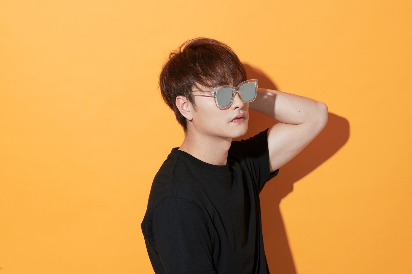 Trọng Lân kể, cậu từng làm nhiều nghề để kiếm thêm thu nhập như MC quán bar, bán quần áo, người mẫu quảng cáo… Thậm chí, có thời gian Trọng Lân từng muốn nghỉ học, nghỉ diễn để mưu sinh. Cố NSND Hoàng Dũng cũng chính là người thầy vừa răn đe, vừa động viên Trọng Lân theo nghề. “Tôi luôn ngưỡng mộ, học theo thầy từ cách diễn xuất đến đối nhân xử thế”- Trọng Lân bộc bạch.