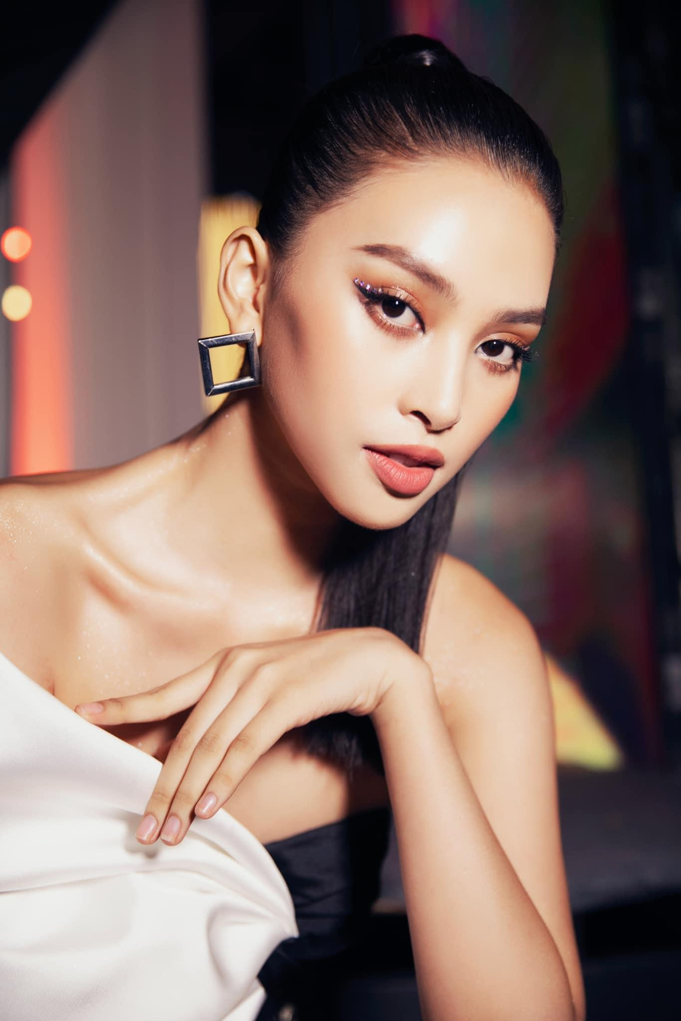 Gương mặt gần sát với tỉ lệ vàng, Tiểu Vy luôn xinh đẹp “lấn át” mỗi khi xuất hiện tại các sự kiện.