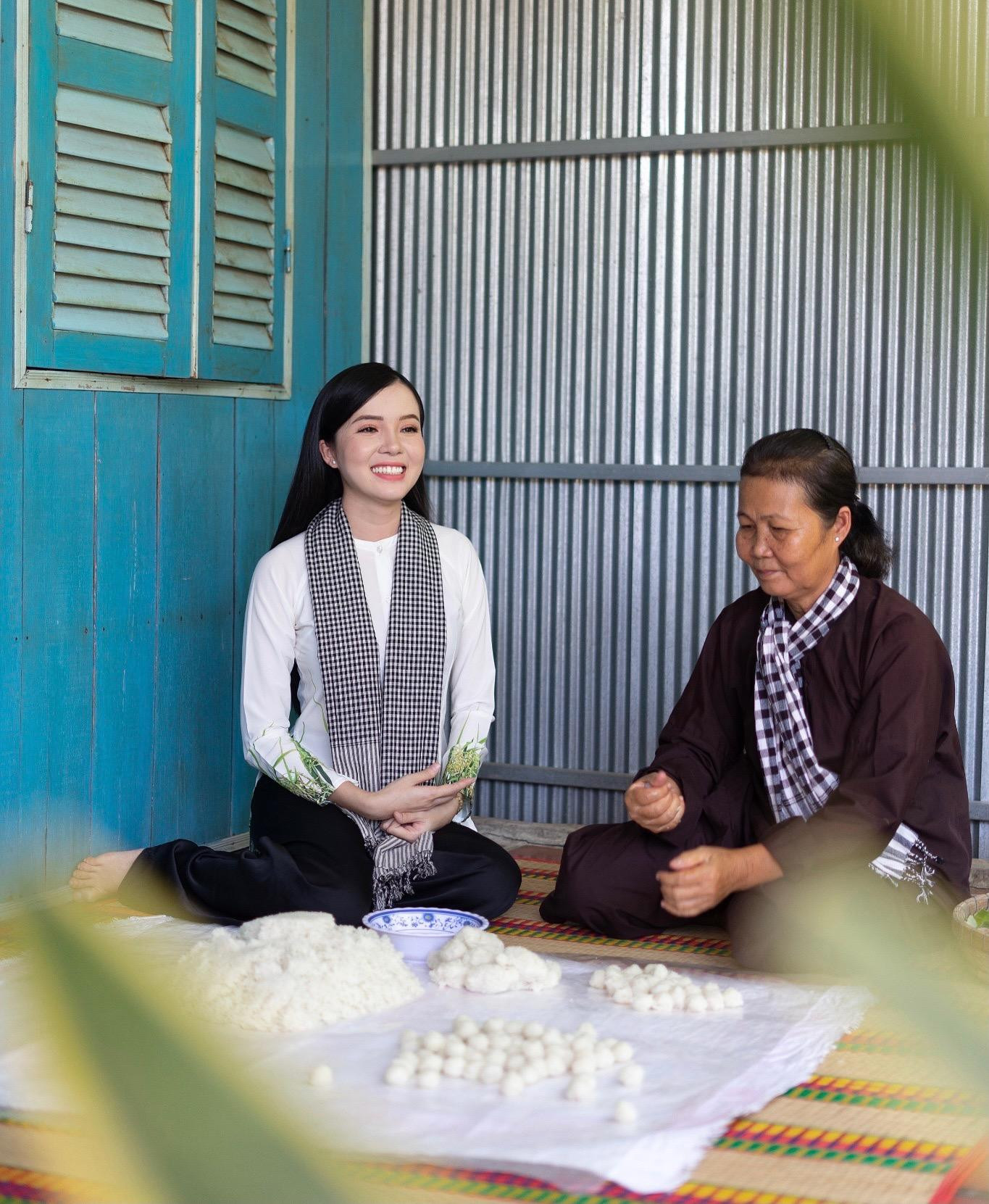 Cùng với đó là lễ hội "Bánh dân gian Nam Bộ" lần thứ IX thu hút và quy tụ nhiều loại bánh dân gian, đặc sản đầy độc đáo nhưng vẫn giữ được cái hồn, sự đặc sắc của vùng đất Nam Bộ. Cùng với đó là lễ hội "Bánh dân gian Nam Bộ" lần thứ IX thu hút và quy tụ nhiều loại bánh dân gian, đặc sản đầy độc đáo nhưng vẫn giữ được cái hồn, sự đặc sắc của vùng đất Nam Bộ.