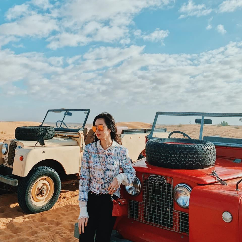 Trước kia, Anh Sa thường chia sẻ những bức ảnh về đồ hiệu, đi du lịch cùng người thân nhưng sau đó đã khoá tài khoản Instagram. Anh Sa hạn chế tối đa việc xuất hiện trước truyền thông, chỉ thỉnh thoảng tham gia vài sự kiện cùng mẹ.