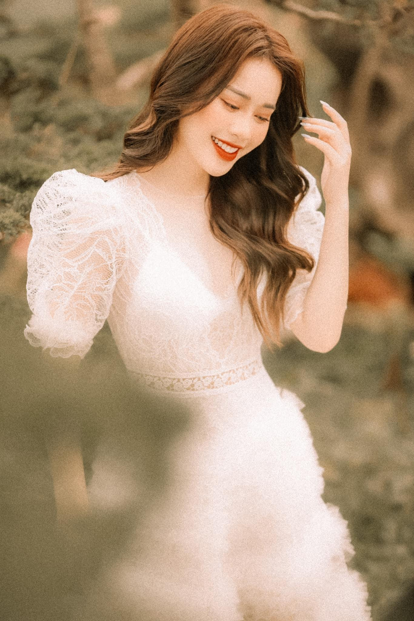 Với nhan sắc kiều diễm, xinh đẹp tựa nàng thơ, Mai Phương chiếm trọn cảm tình của người hâm mộ. Cô được khán giả ưu ái với danh xưng "MC xinh đẹp nhất nhì VTV".