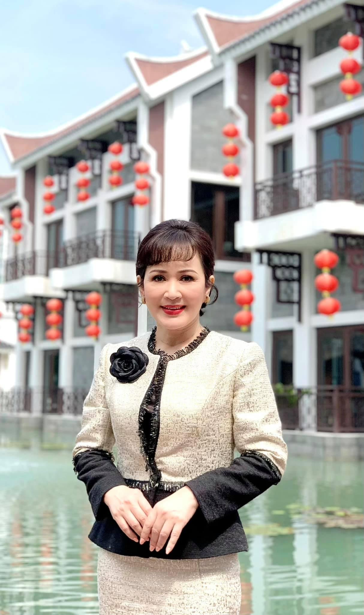 Ở tuổi 58, NSND Minh Hòa vẫn được khen ngợi vì nhan sắc trẻ trung.