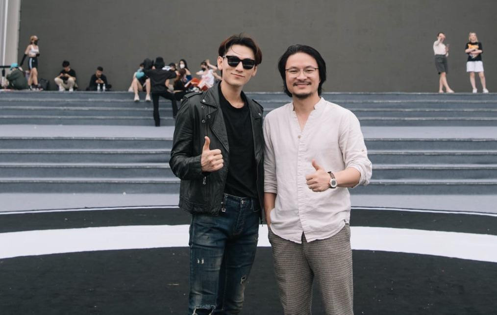 Đạo diễn Hoàng Nhật Nam và ca sĩ Isaac.