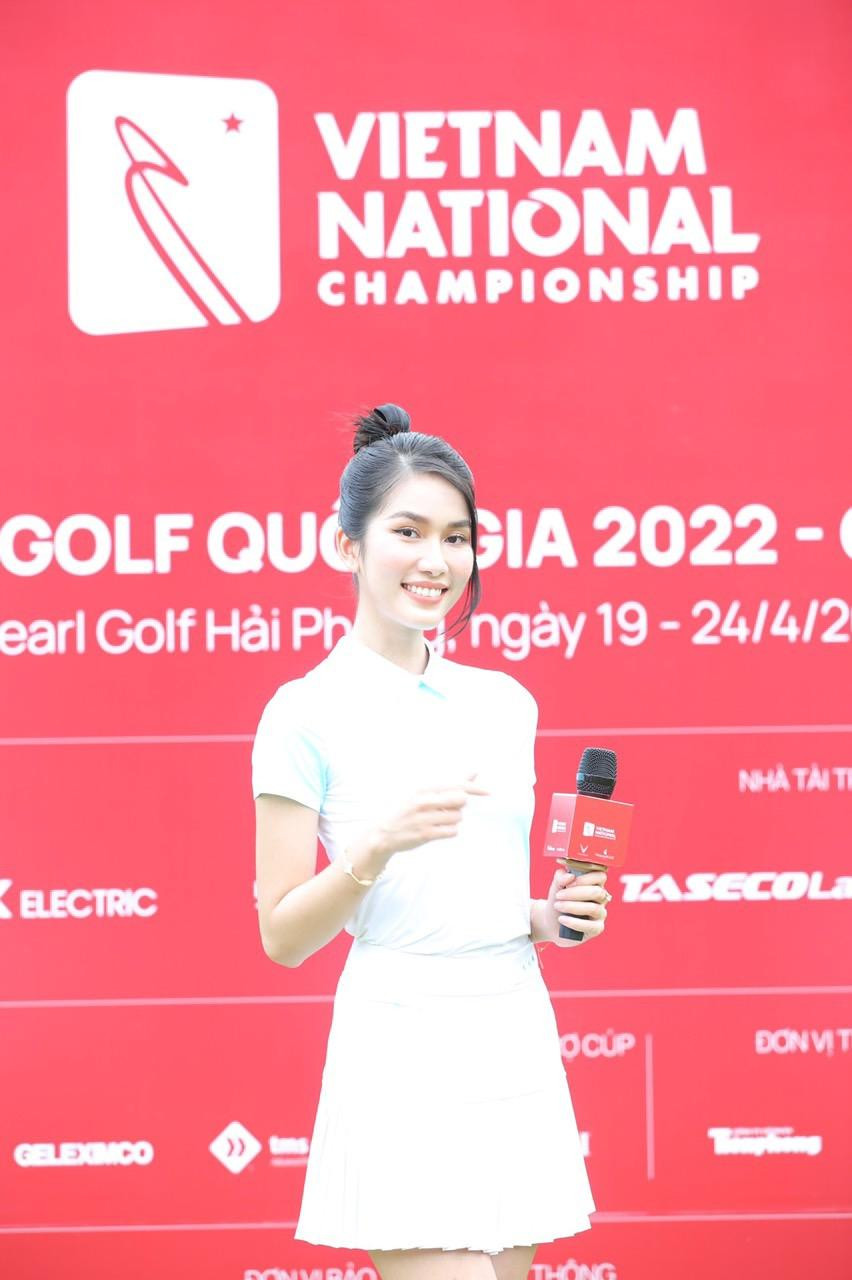 Được mệnh danh là “Á hậu học giỏi”, Phương Anh khiến fan sắc đẹp tự hào khi sở hữu thành tích học tập đáng nể. Hiện tại, Phương Anh đang học thạc sĩ ngành Thương mại Toàn cầu (Master of Global Trade) của một đại học quốc tế tại TP.HCM.