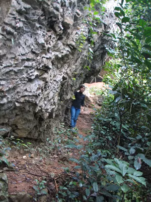 Đường lên hang Mang Chiêng