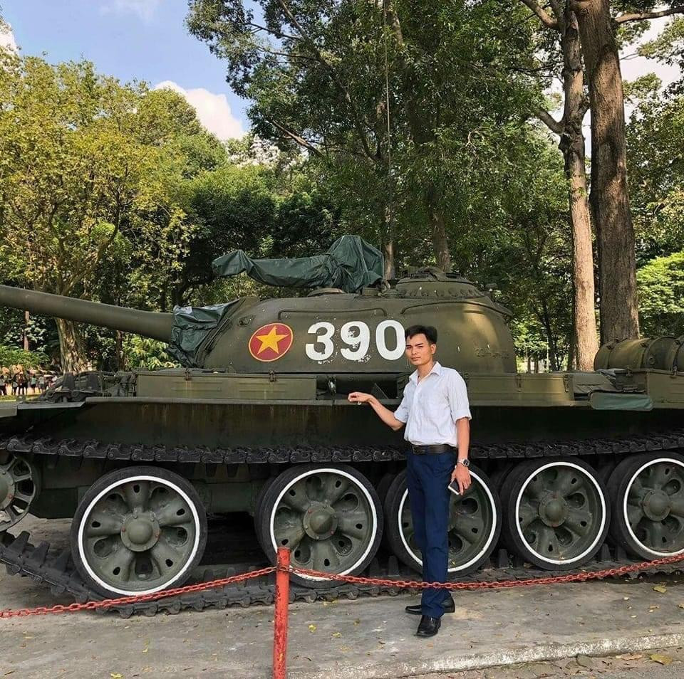 Đinh Văn Chiến (30 tuổi, trú ở xã Hồ Sơn, huyện Tam Đảo, Vĩnh Phúc) được khen thưởng vì hành động dũng cảm