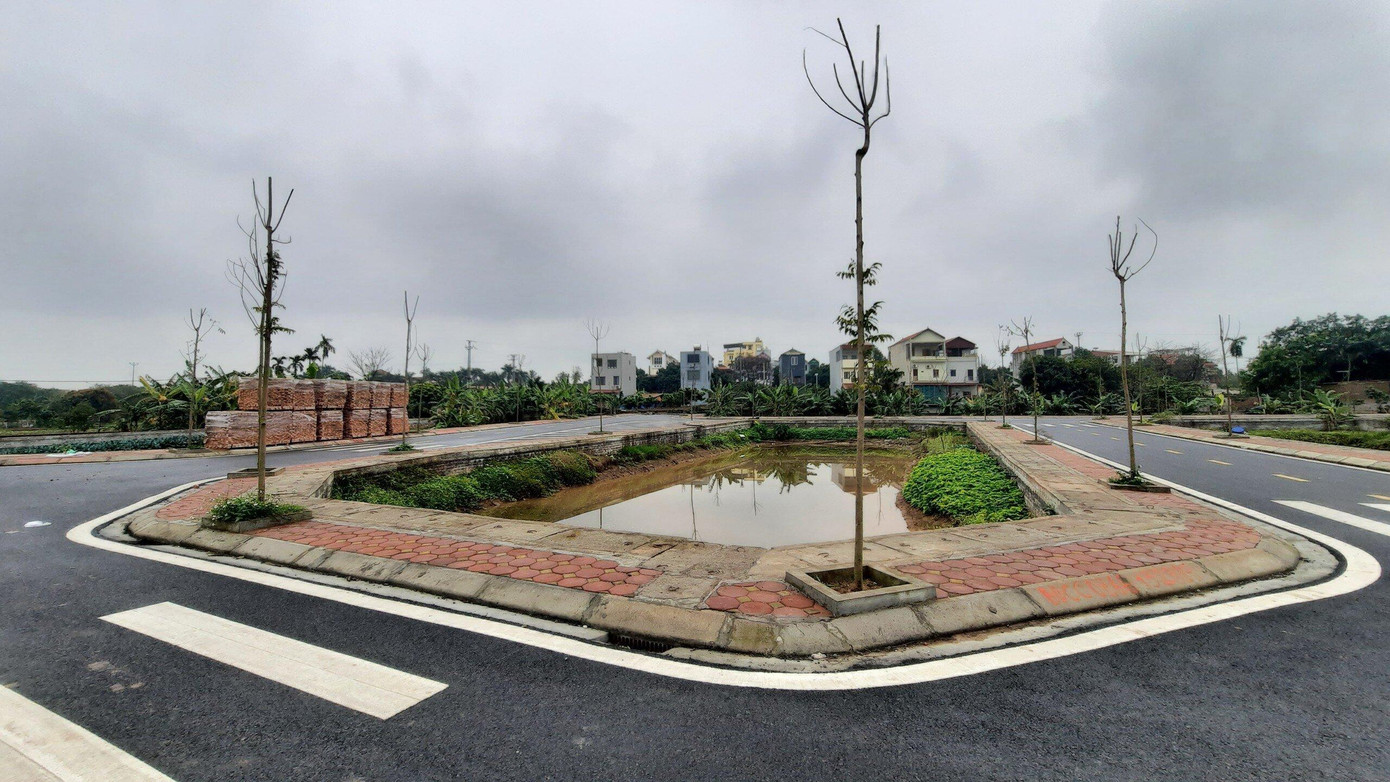 Đất đấu giá tại huyện Đan Phượng (Hà Nội) bị Bộ Tư pháp &quot;tuýt còi&quot; vì sai phạm.