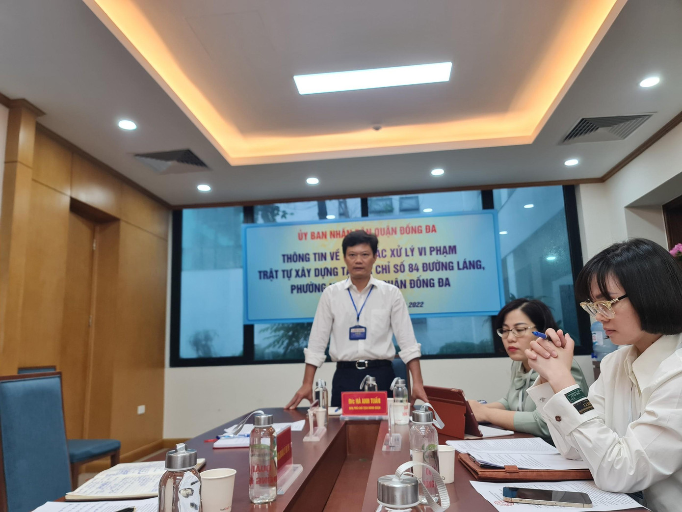 Lãnh đạo UBND quận Đống Đa thông tin về công tác xử lý vi phạm TTXD tại địa chỉ 84 đường Láng