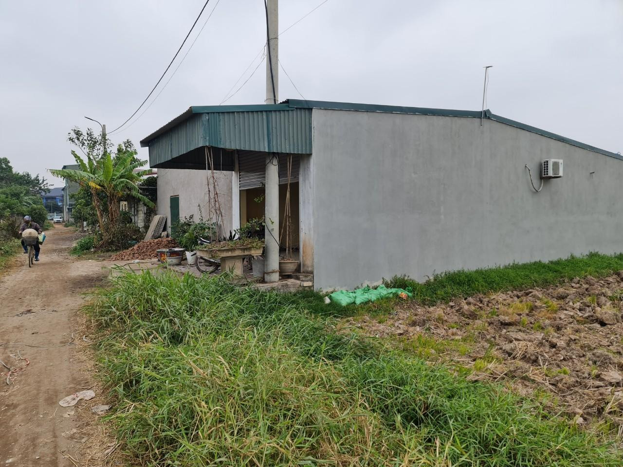 Một khu vực nhà kiên cố xây dựng trên đất nông nghiệp tại thị trấn Kẻ Sặt đang được UBND huyện Bình Giang kiểm tra, rà soát Một khu vực nhà kiên cố xây dựng trên đất nông nghiệp tại thị trấn Kẻ Sặt đang được UBND huyện Bình Giang kiểm tra, rà soát